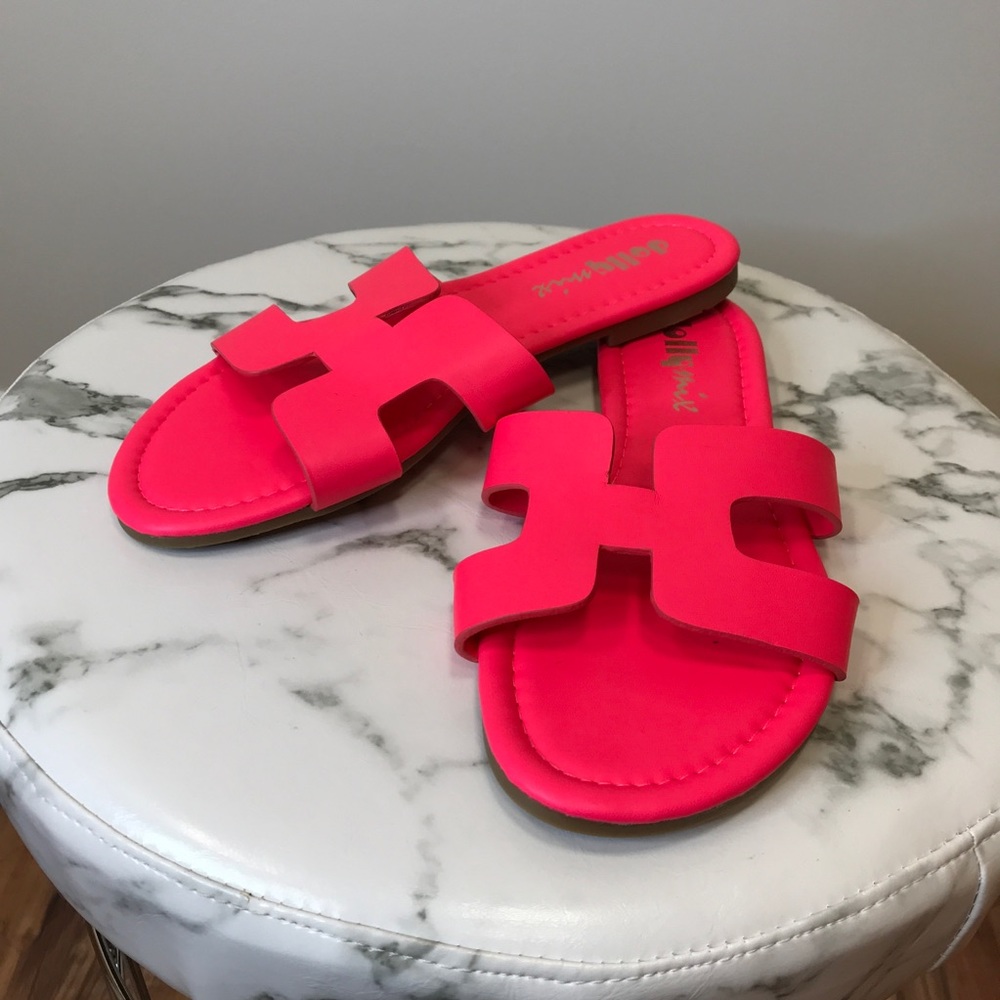 โผ๏ธ Hot Neon Pink H Style Slide On Sandals - Picture 2 of 6